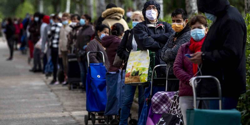 Los nuevos pobres en España por la Covid-19 son más españoles, mujeres y de mediana edad