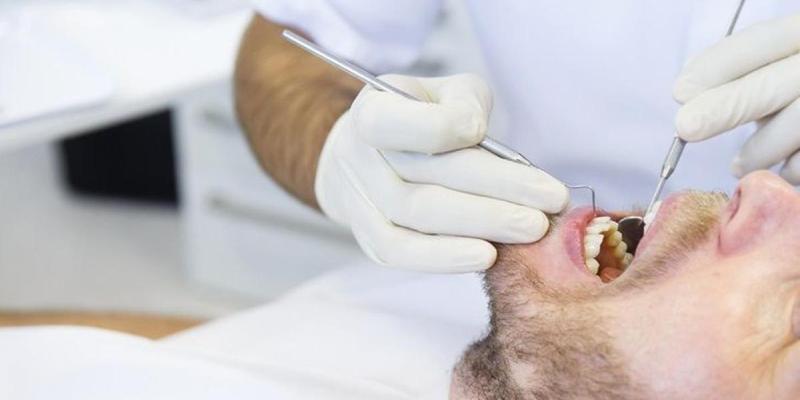 La pobreza azota a la salud dental