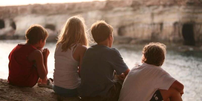 Imagen de varios niños/Masquealba Nuevas medidas para acabar con la pobreza y exclusión social