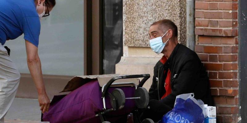 La pobreza severa podría aumentar en España en casi 800.000 personas La pobreza afectará a casi 11 millones de personas en España a causa de la pandemia