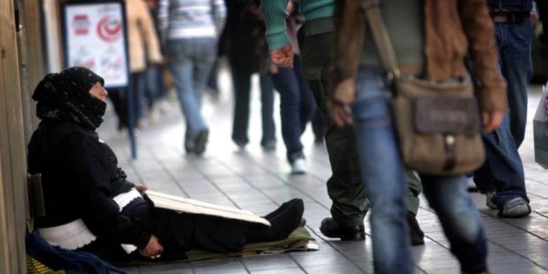 Imagen de una persona en la calle/ABC La Comunidad Valenciana reduce la tasa de pobreza