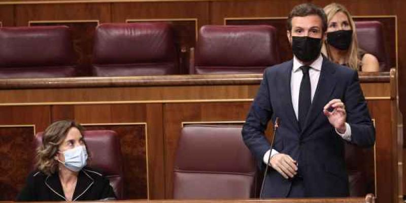 PP / El Partido Popular presenta una moción para erradicar la pobreza entre personas vulnerables Pablo Casado porta una mascarilla negra en el Congreso de Diputados