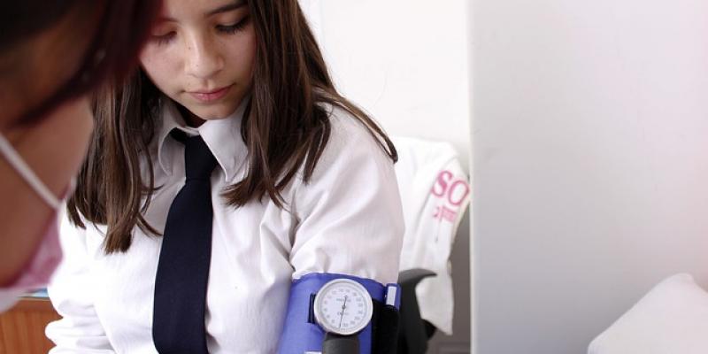 Pixabay @AlejoTurola Niña en la consulta del médico