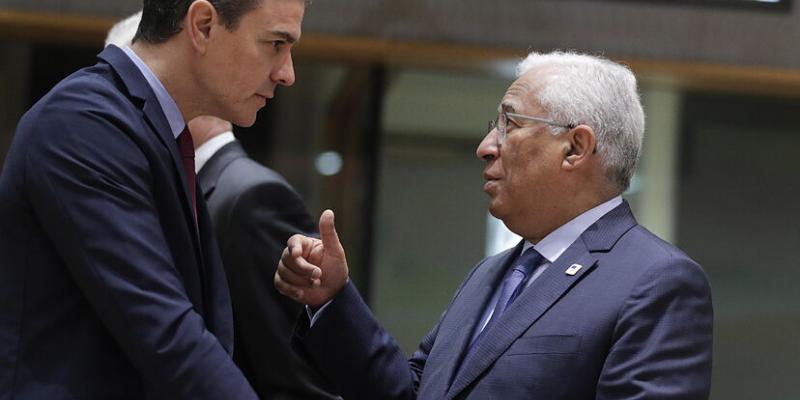 Imagen de Pedro Sánchez y Antonio Costa/Expansión Bruselas da luz verde a la propuesta ibérica para poner tope al precio del gas