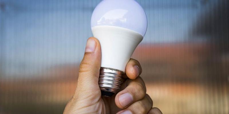 Marco Vech / Flickr, CC BY Imagen de una bombilla LED