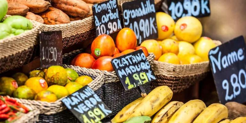 Imagen de varios alimentos naturales/BBC Los productos de consumo no paran de aumentar de precio