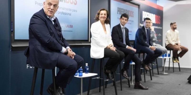 Futbolistas retirados Coloquio del programa 'PREPARADOS' para la salud mental de fubtolistas