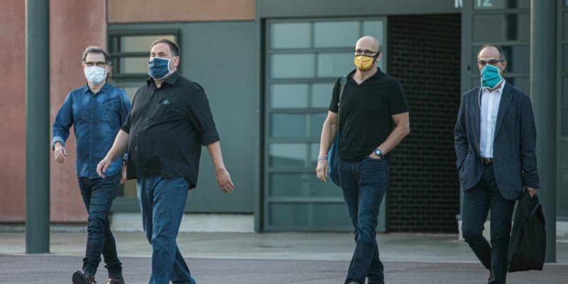 Salen de la cárcel los presos del 'procés' en su primer día en régimen de semilibertad. Los presos del ‘procés’ salen de la cárcel en régimen de semilibertad.