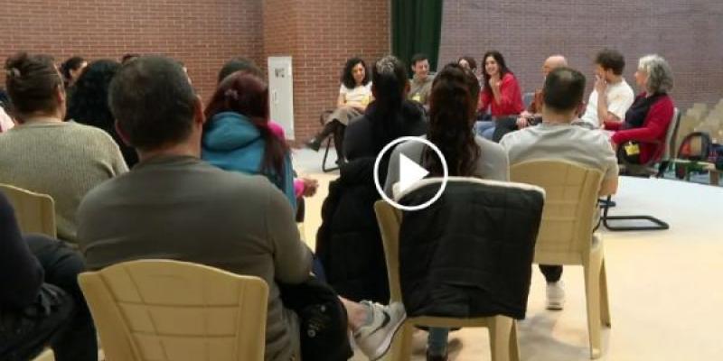 Obra de teatro en el Centro Penitenciario Madrid VII/ Centro Dramático Nacional Presos participando en actividades culturales para la reinserción social