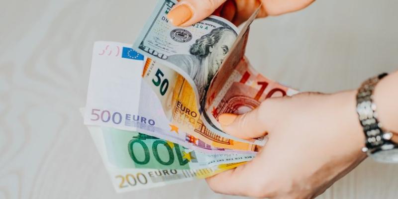 Imagen de billetes/muchocastro Cómo obtener préstamos rápidos