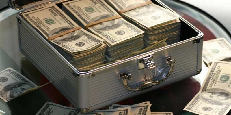 Préstamos rápidos Maletín lleno de billetes