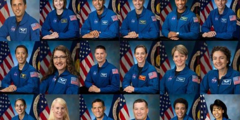 Una mujer y un hombre de entre estos 18 astronautas serán los elegidos para volver a pisar la Luna en 2024 Astronautas integrantes del programa Artemisa, con el que la NASA planea regresar a la Luna en una misión tripulada. NASA / EFE