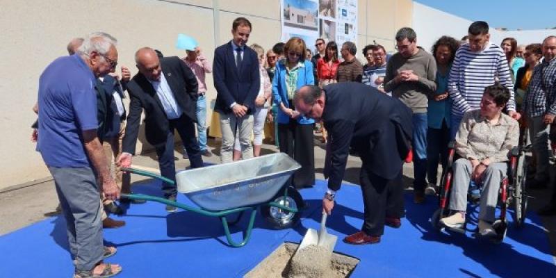 Vivienda accesible en Almería Primera piedra de la vivienda para personas con discapacidad intelectual