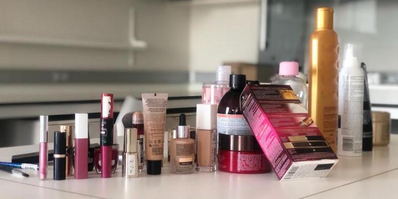 Productos cosméticos y al endometriosis/ UGR Varios productos cosméticos