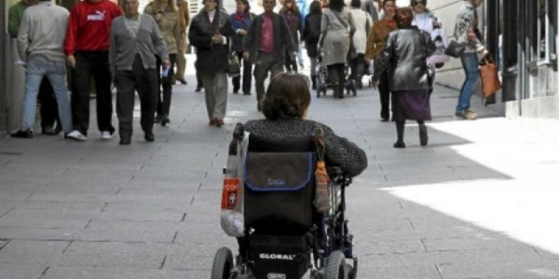 Productos de asistencia altamente necesario pero inaccesibles/ R Blanco/ El Mundo Personas con discapacidad con uno de los productos de asistencia