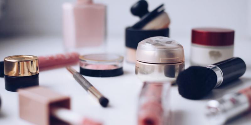 Imagen de productos cosméticos/envatoelemtns Los expertos advierten del uso de los cosméticos
