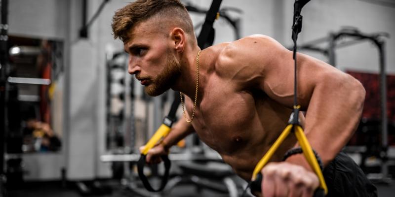 Productos de farmacia para sentirte mejor Chico en el gimnasio