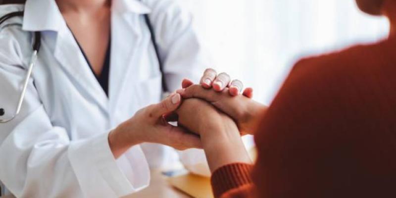Imagen de un médico y un paciente/Gaceta Médica La importancia de tener un buena relación con el paciente