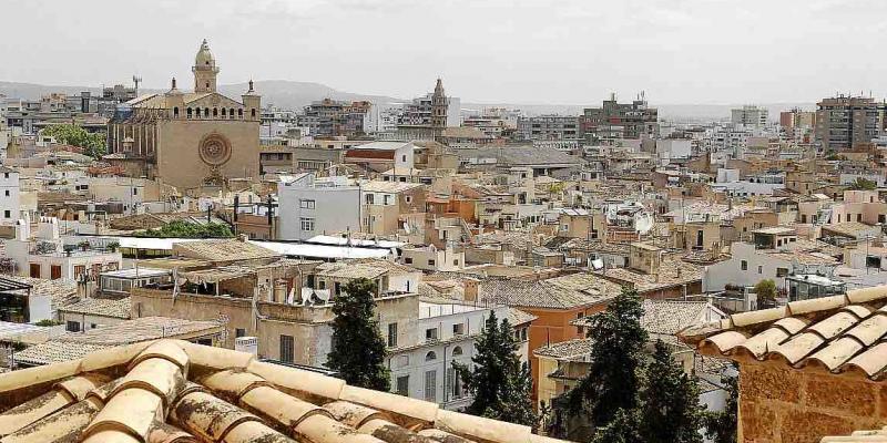 El PP tacha de “intolerable” que el PSOE de Baleares “atente contra la propiedad privada” Casado tacha de “intolerable” que el PSOE de Baleares “atente contra la propiedad privada”