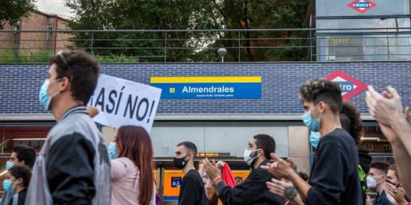 Protestas /El Confidencial Protestas de vecinos de Usera ante las restricciones en Comuidad de Madrid