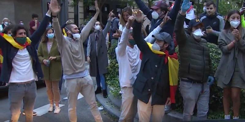 Los vecinos del barrio de Salamanca la toman contra el Gobierno.