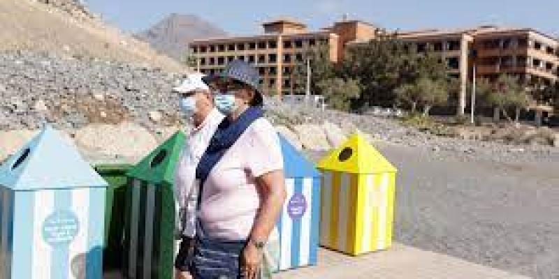 Imagen de una playa de Adeje/Diario de Sevilla T-System transformará al municipio de Adeje en Destino Turístico Inteligente