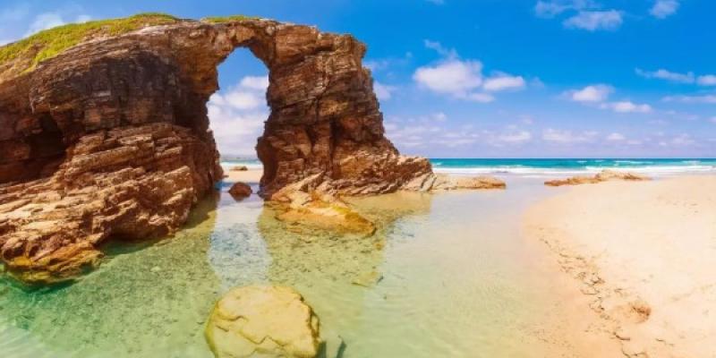 Ribaeo (Galicia) - Foto: Istock Playa de las Catedrales