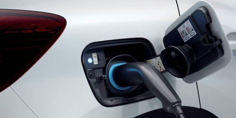 Imagen de un coche eléctrico en un punto de recarga/Cinco Días- EL PAÍS Claves para instalar un punto de recarga