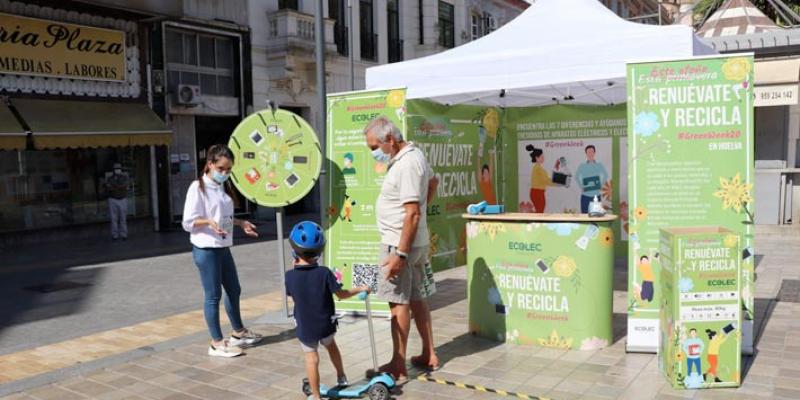 Imagen de la Fundación Ecolec Imagen de un stand de Ecolec animando a la población a reciclar residuos electrónicos