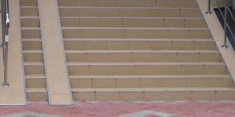 Imagen de una rampa inaccesible/Tododisca Rampas inaccesibles