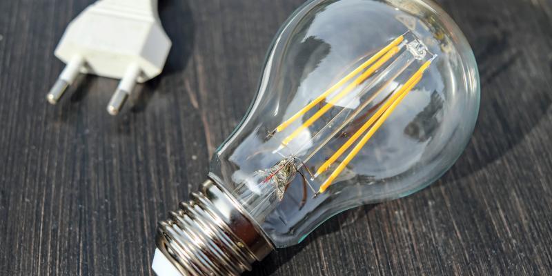 Recibo de la luz en España/ Servimedia Recibo luz España