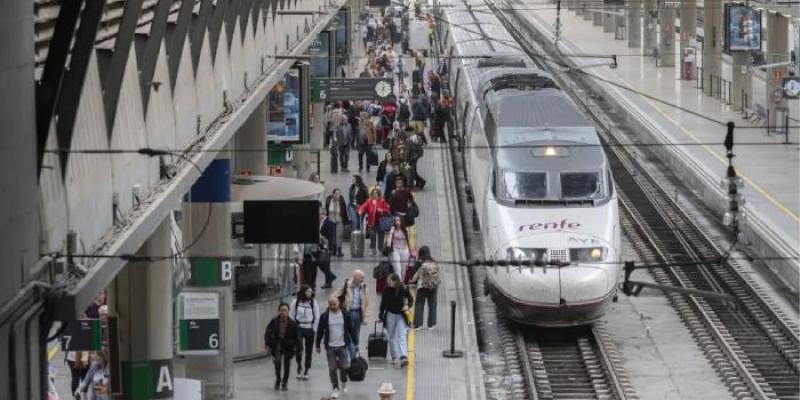 Trenes - Foto: Europa Press Tren AVE