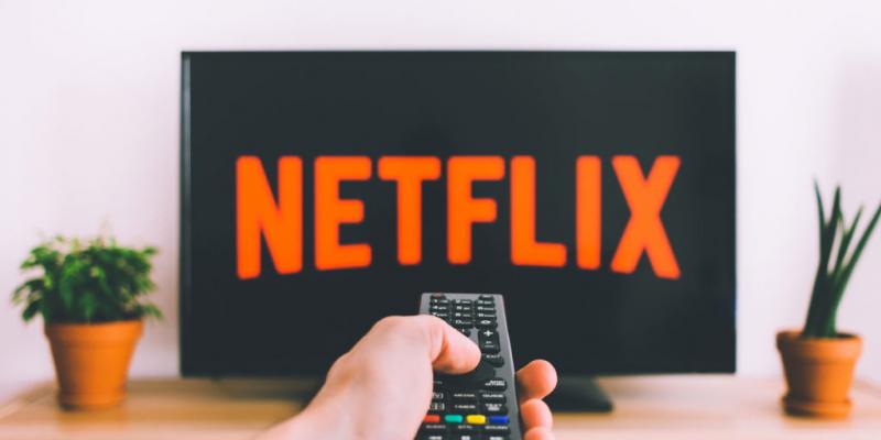 Televisión con la aplicación de Netflix abierta / Pixabay