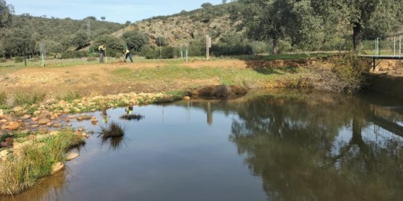 El compromiso de Nestlé Nestlé protege los recursos hídricos y las especies acuáticas