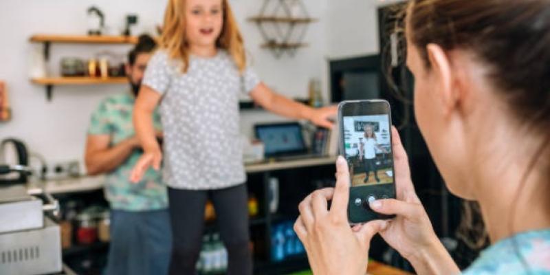 Padres, menores y redes sociales - iStock Los menores y las redes sociales