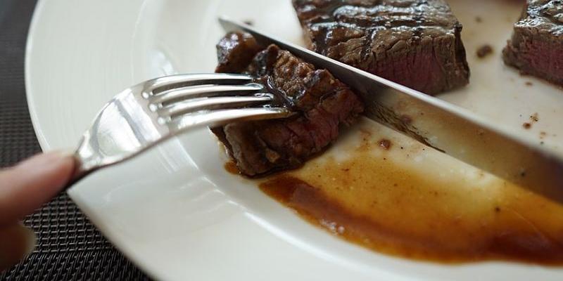 Imagen de un filete de ternera/Vitónica Reducir el consumo de carne puede ayudar a combatir el cambio climático
