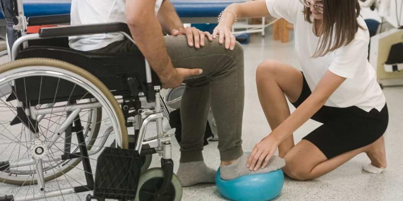 Imagen de una persona en rehabilitación/Servimedia Rehabilitación para personas con discapacidad física