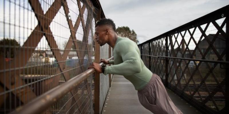 Hombre haciendo deporte con problemas de fertilidad - Foto: Freepik Hombre haciendo deporte