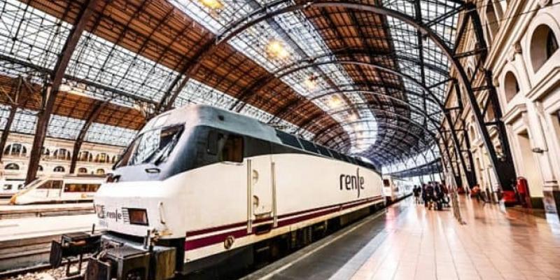 Imagen de un tren de Renfe/Okdiario Táboas (Renfe) defiende los peajes para aumentar el uso del tren