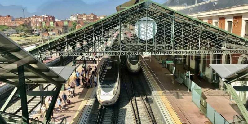 Imagen de un AVE/Leonoticias Renfe invertirá unos 60 millones para instalar placas fotovoltaicas en Castilla y León que alimenten a los AVE