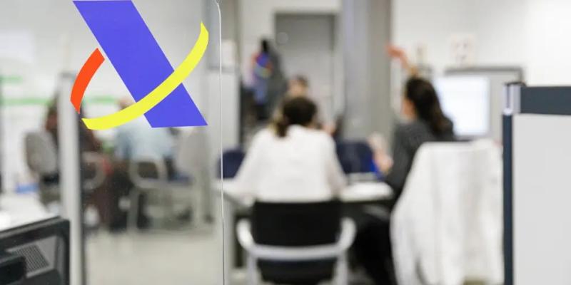 Hacienda suele tardar entre 7 y 15 días en abonar la devolución de IRPF si no hay problemas / Carlos Luján - Europa Press Oficina de Hacienda