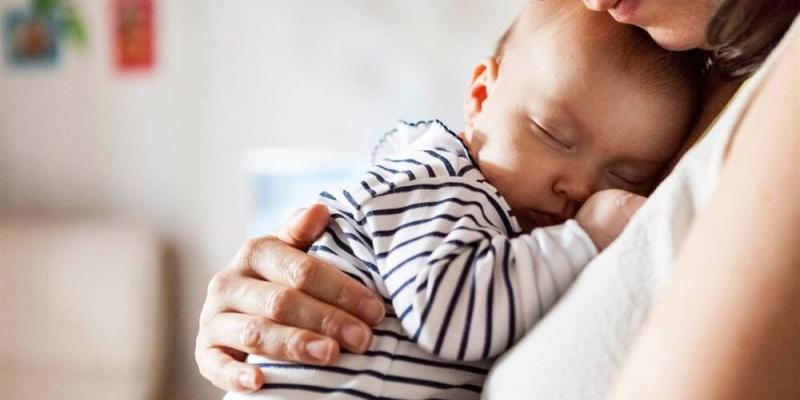 Imagen de una madre y su bebé/Anacer Las mejores clínicas de reproducción asistida en España