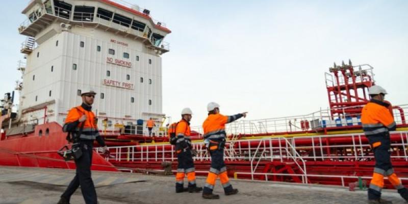 El barco de Repsol con el aceite de cocina usado para crear combustible