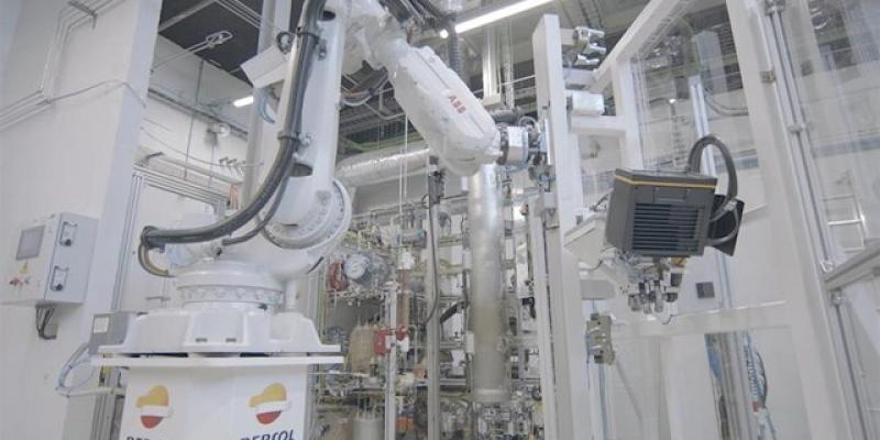 Repsol estima que el uso de robots en ciertas tareas le aportará más de 3 millones de euros en 2021.
