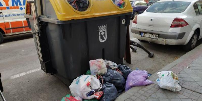 Muchos españoles no recogen bien sus residuos Los residuos que dejan los españoles a pie de contenedor