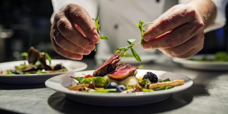 Comida servida en un Restaurante Sostenible