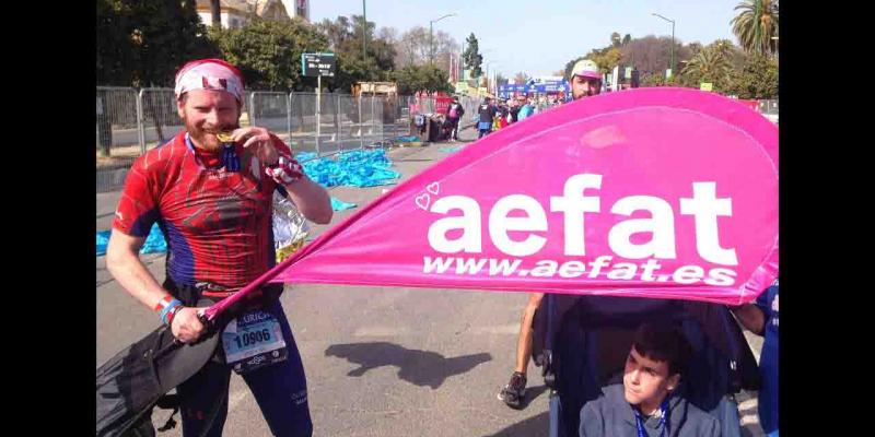 Dos atletas se han propuesto el reto de correr 3 000 kilómetros en la pista de atletismo de Ayala