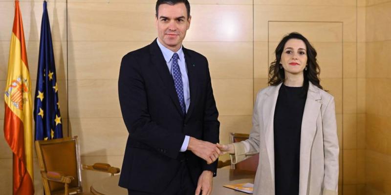 Sánchez y Arrimadas antes de su encuentro | EFE Arrimadas