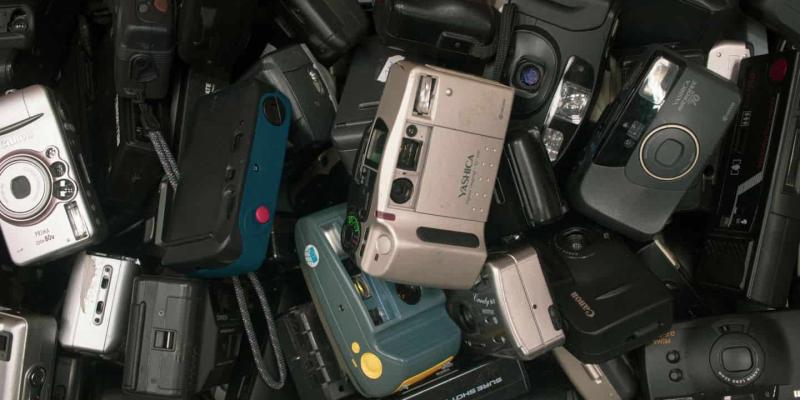 Imagen de cámaras analógicas/El Confidencial Los jóvenes buscan la fotografía analógica