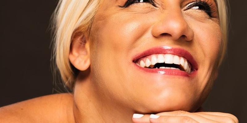 Risa / Pixabay Mujer sonriendo